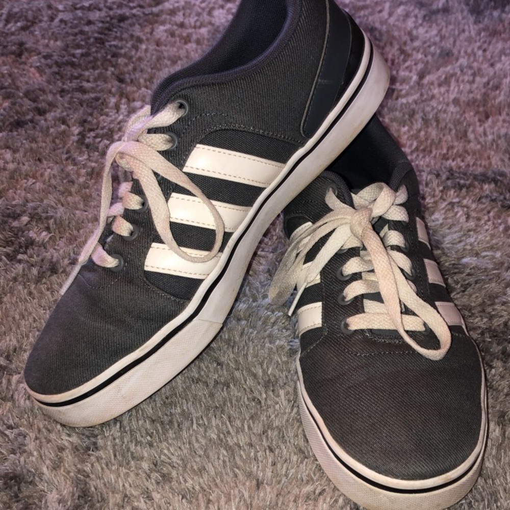 Adidas Sneakers
